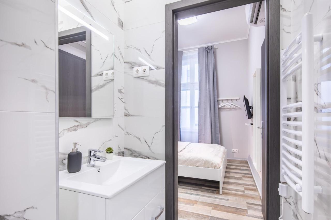 New - Central And Modern Studio بودابست المظهر الخارجي الصورة